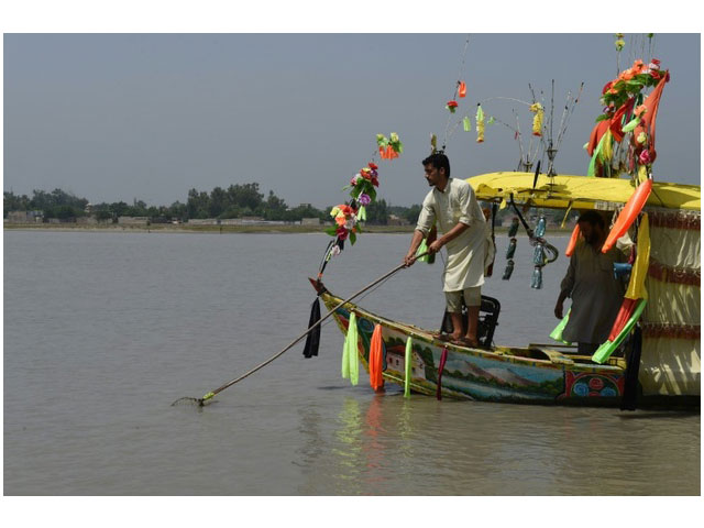 the fishermen use electric current from generators to stun the river 039 s inhabitants into submission photo afp