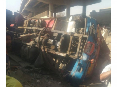 seven injured as water tanker falls off bridge in karachi s sher shah