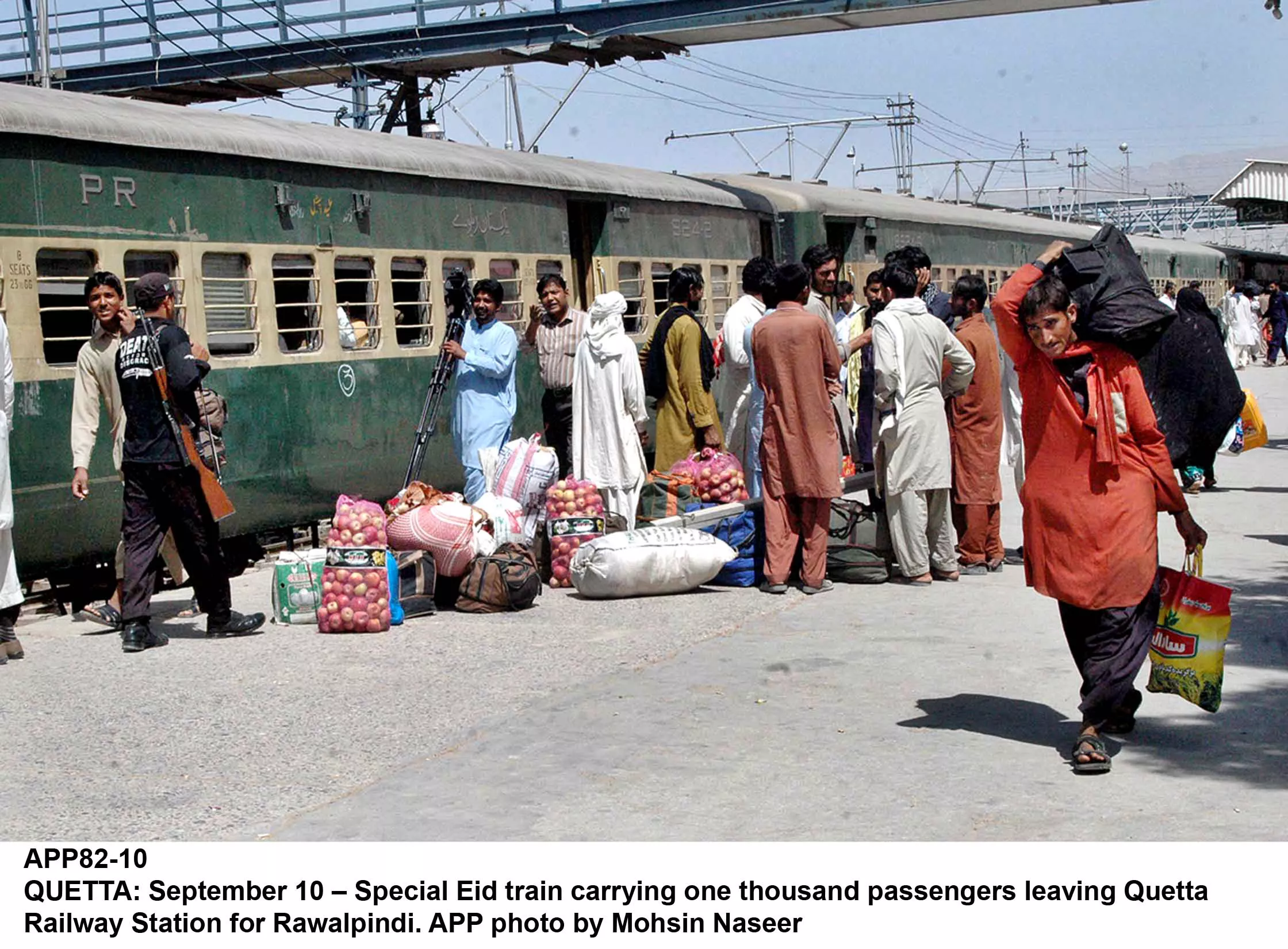 a pakistan railways official sheds light on what could have caused the deadly landhi train accident photo app a pakistan railways official sheds light on what could have caused the deadly landhi train accident photo app