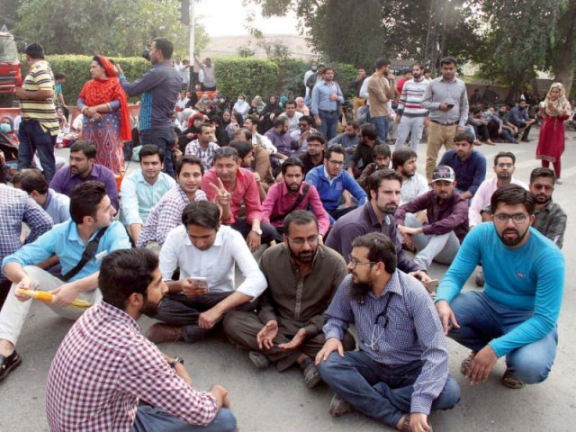 young doctors continued their sit in on mall road for the fourth consecutive day photo abid nawaz express young doctors continued their sit in on mall road for the fourth consecutive day photo abid nawaz express