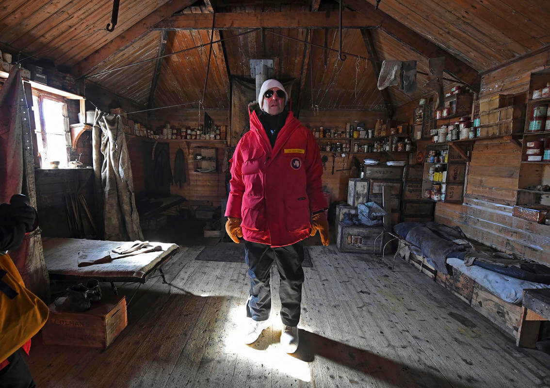 us secretary of state john kerry visits the historic shackleton hut during kerry 039 s visit to mcmurdo station in antarctica on november 11 2016 photo afp