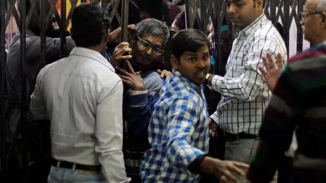 anger rising in india as banks slow to dispense cash anger rising in india as banks slow to dispense cash