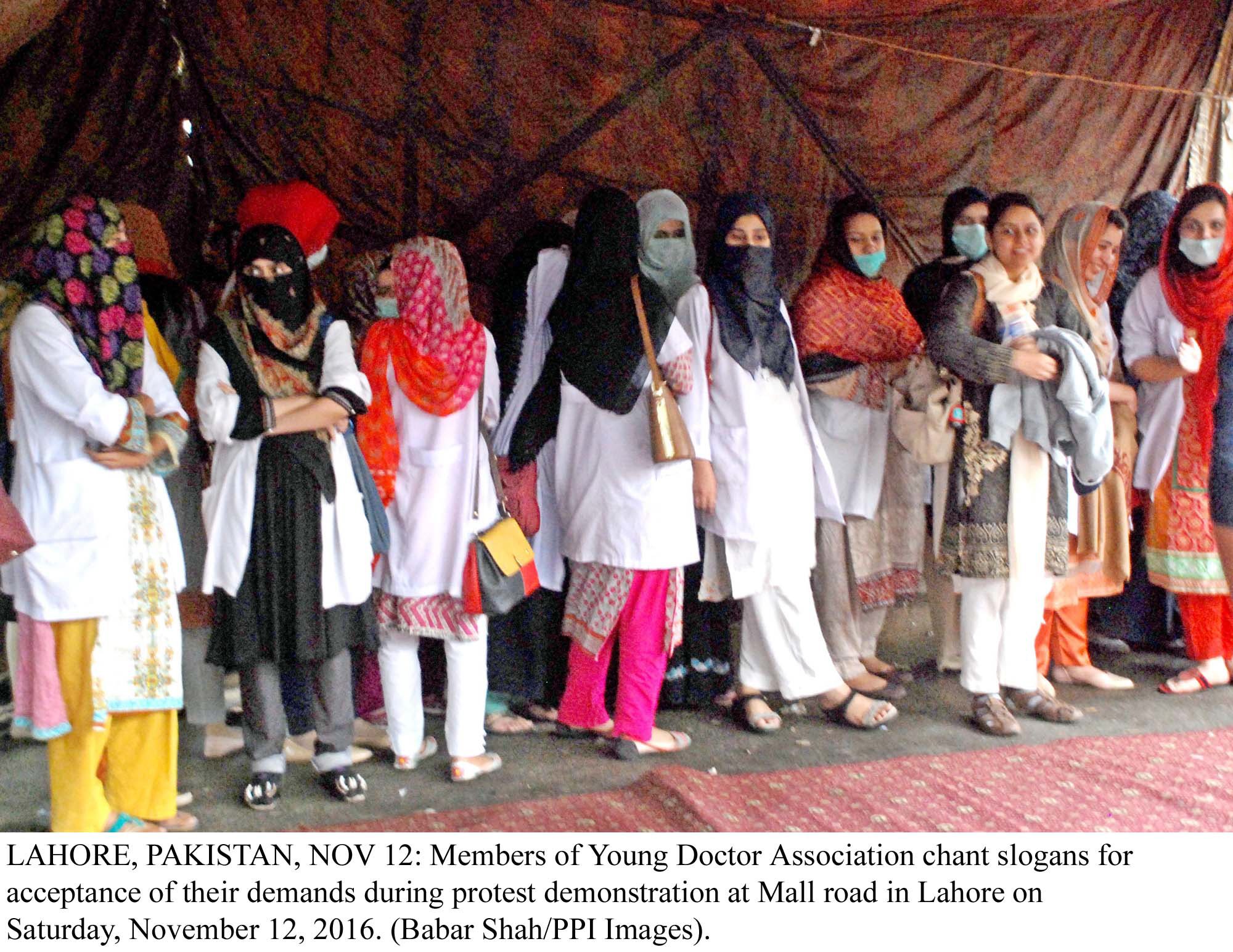 members of yda chant slogans for acceptance of their demands during protest demonstration at mall road in lahore photo ppi