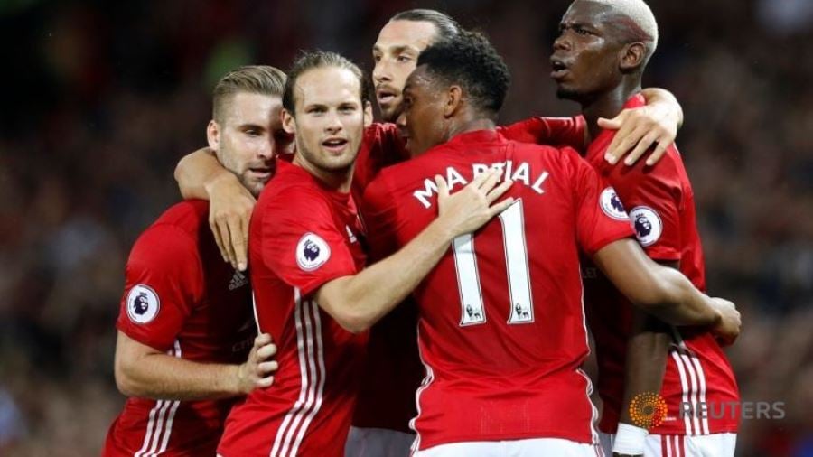 manchester united players celebrating ibrahimovic 039 s first goal photo reuters