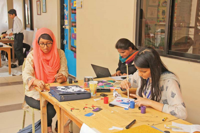 students preparing brochures logos posters and billboards relating to their project in order to set up their booths before the open market photos ayesha mir express students preparing brochures logos posters and billboards relating to their project in order to set up their booths before the open market photos ayesha mir express