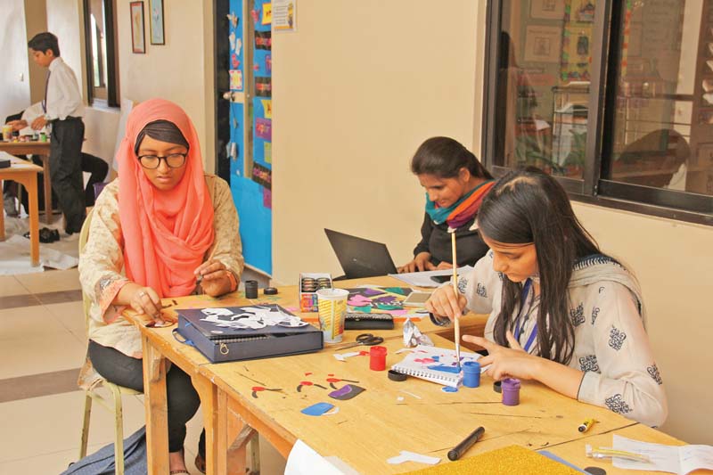 students preparing brochures logos posters and billboards relating to their project in order to set up their booths before the open market photos ayesha mir express