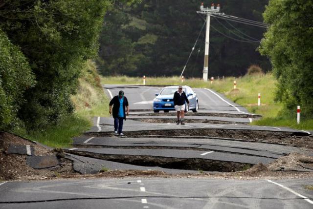 local residents chris and viv young look at damage caused by an earthquake along state highway one near the town of ward south of blenheim on new zealand 039 s south island november 14 2016 photo reuters
