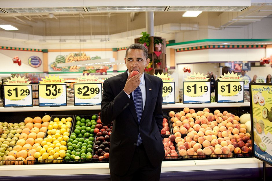 president barack obama eats a nectarine following a town hall meeting at kroger 039 s supermarket in bristol virginia on july 29 2009 photo pete souza