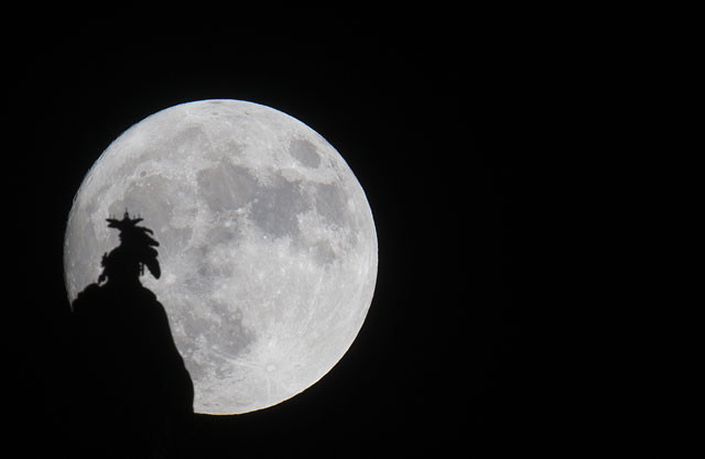 pakistan set to witness first super blue moon of the year tonight pakistan set to witness first super blue moon of the year tonight
