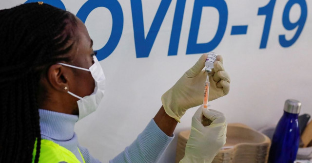 a dose of astrazeneca vaccine is prepared at covid 19 vaccination centre in the odeon luxe cinema in maidstone britain february 10 2021 photo reuters