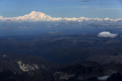 canadian climber critically injured in 1 000 foot fall on denali