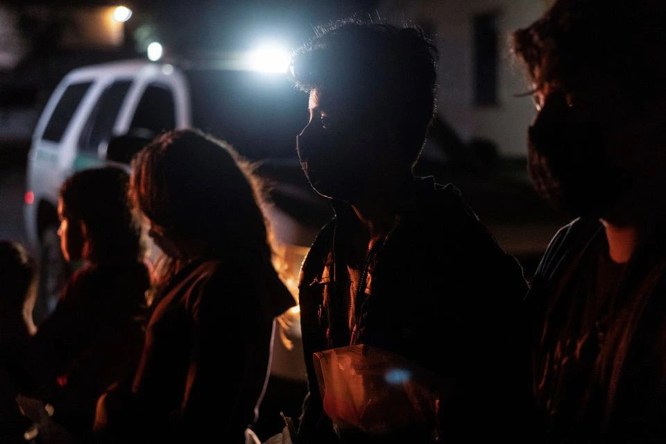 unaccompanied minor migrants from central america wait to be processed by the u s border patrol agents after crossing the rio grande river into the united states from mexico in roma texas u s july 30 2021 photo reuters