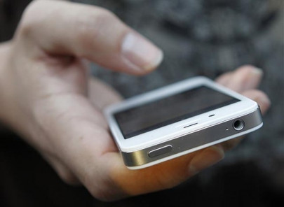 traces of grime on your phone reveal your life story study