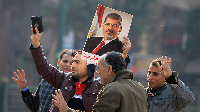 egypt court overturns death sentence against former president mohamed mursi photo reuters