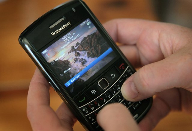 5 million indonesian users are accessing bbm from their blackberry device photo afp