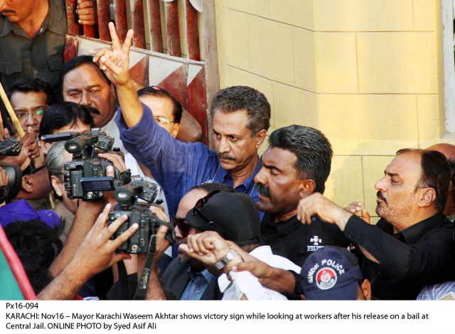 karachi mayor waseem akhtar shows victory sign after his from the karachi central jail ion tuesday photo online karachi mayor waseem akhtar shows victory sign after his from the karachi central jail ion tuesday photo online