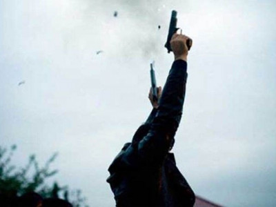 man wielding firearm arrested from outside parliament house