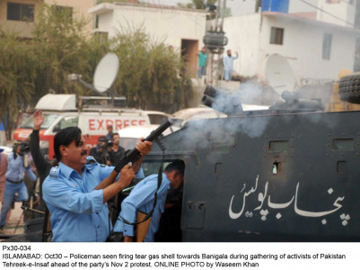 harassing street vendors police arrest three extortionists