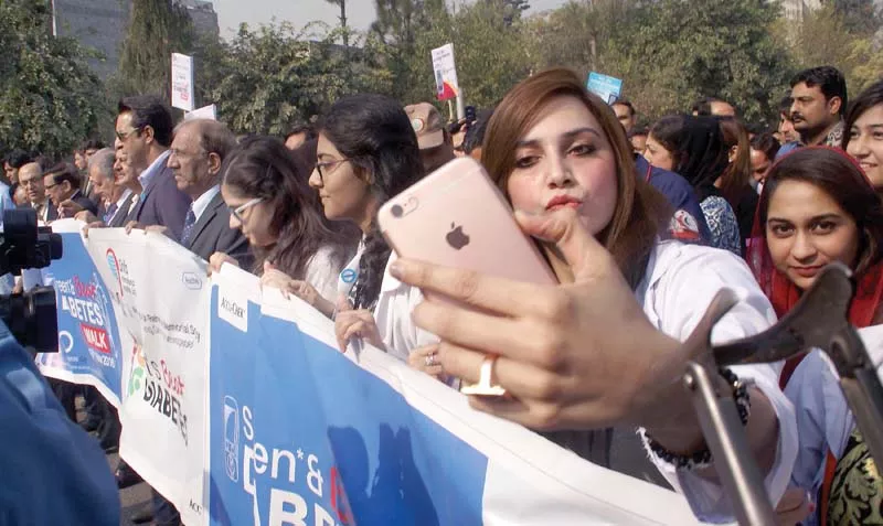 a doctor takes a selfie during the diabetes awareness walk photo inp a doctor takes a selfie during the diabetes awareness walk photo inp