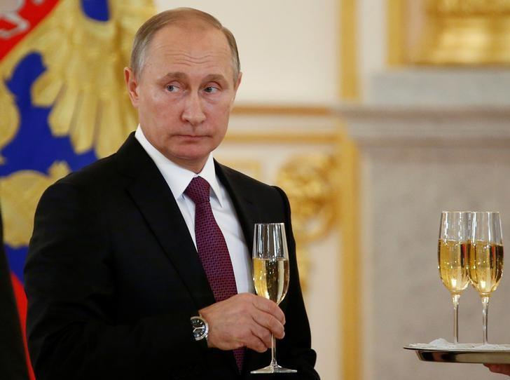 russia 039 s president vladimir putin holds a glass during a ceremony photo reuters