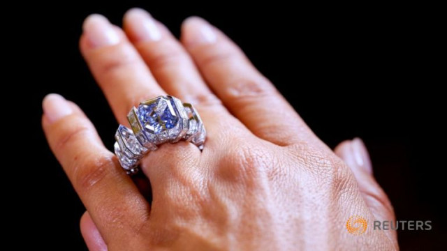 a model poses with 8 01 carat quot sky blue diamond quot during a preview at sotheby 039 s auction house in geneva switzerland november 9 2016 photo reuters a model poses with 8 01 carat quot sky blue diamond quot during a preview at sotheby 039 s auction house in geneva switzerland november 9 2016 photo reuters
