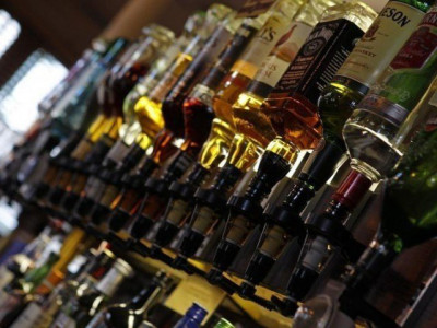 sc issues notices over petition challenging liquor shops closure in sindh