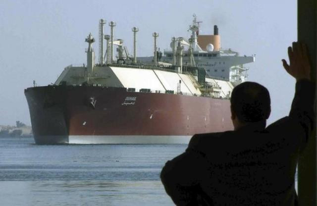 a man looks as the world 039 s biggest liquefied natural gas lng tanker duhail as she crosses through the suez canal april 1 2008 photo reuters a man looks as the world 039 s biggest liquefied natural gas lng tanker duhail as she crosses through the suez canal april 1 2008 photo reuters