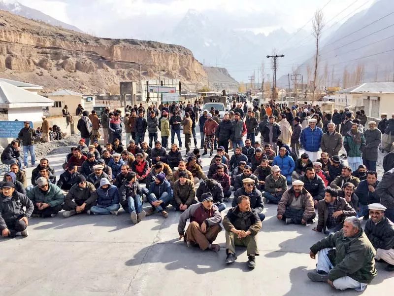 protestors block karakoram highway in protest photo express protestors block karakoram highway in protest photo express