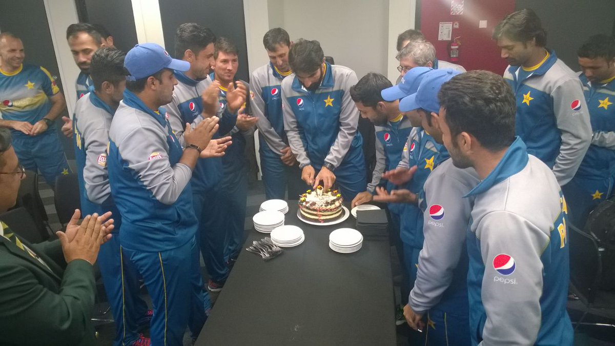misbah cuts cake to celebrate 50th match as test captain photo courtesy pcb