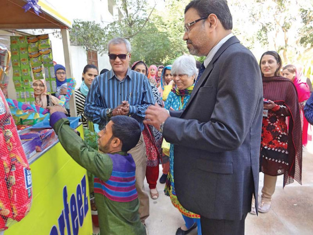 ku acting vice chancellor prof dr khalid iraqi inaugurated a tuck shop of short heighted people on friday photo courtesy university of karachi ku acting vice chancellor prof dr khalid iraqi inaugurated a tuck shop of short heighted people on friday photo courtesy university of karachi