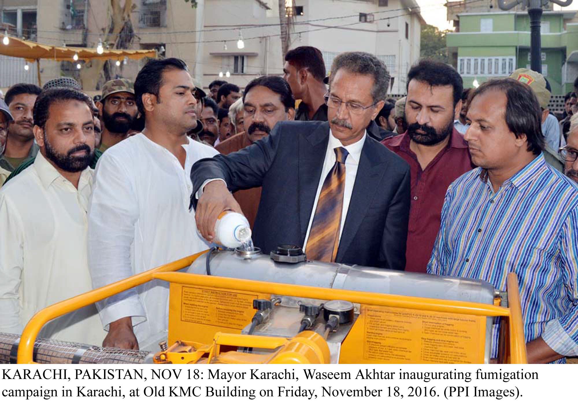 mayor waseem akhtar inaugurating fumigation campaign photo ppi