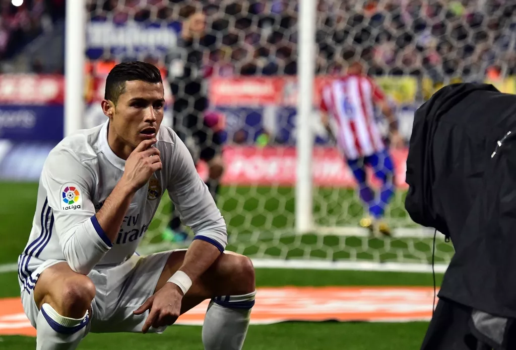 cristiano ronaldo poses in front of a tv camera at the vicente calderon on november 19 2016 photo afp cristiano ronaldo poses in front of a tv camera at the vicente calderon on november 19 2016 photo afp
