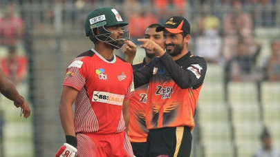 bangladesh premier league junaid takes two wickets to guide titans victory