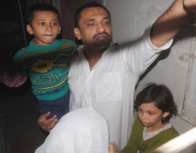 man arrested after holding family hostage for hours