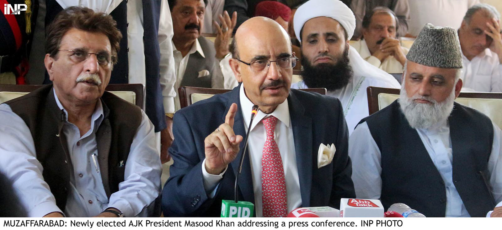 nawaz tasks ajk govt pml n to reach out to aphc in iok photo inp