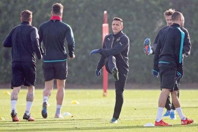 at the emirates arsenal psg fight for top spot at the emirates arsenal psg fight for top spot