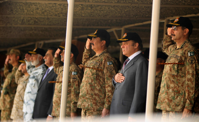 pakistan 039 s prime minister nawaz sharif and army chief of staff general raheel sharif watch military exercises in bahawalpure pakistan november 16 2016 reuters stringer pakistan 039 s prime minister nawaz sharif and army chief of staff general raheel sharif watch military exercises in bahawalpure pakistan november 16 2016 reuters stringer