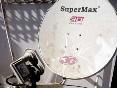 lhc stays auction of dth licences