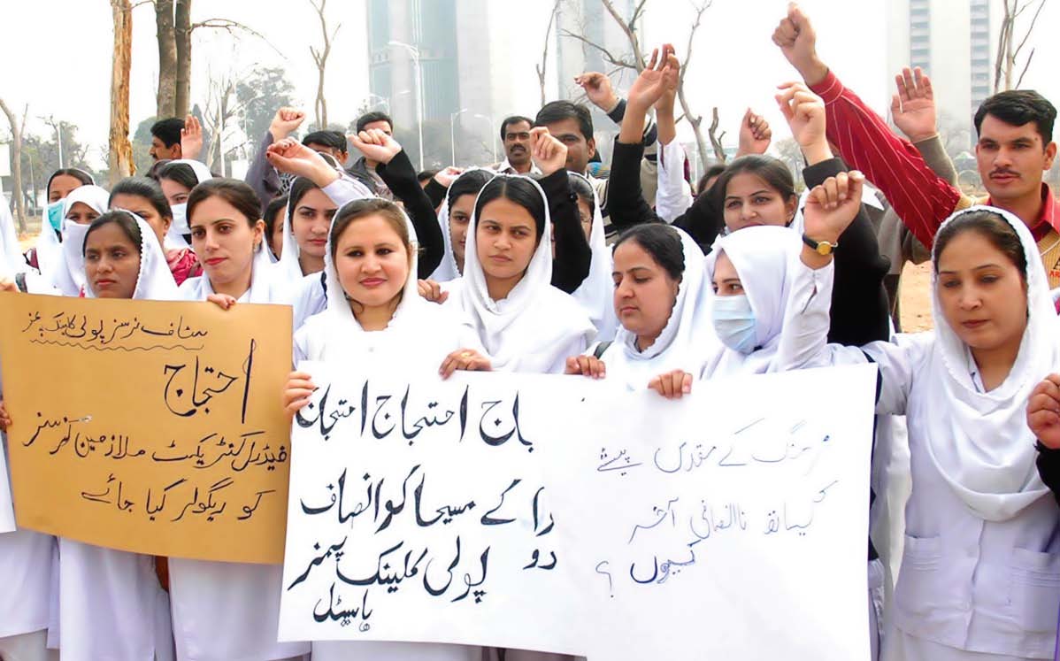 protesting nurses gather outside national press club on tuesday photo nni