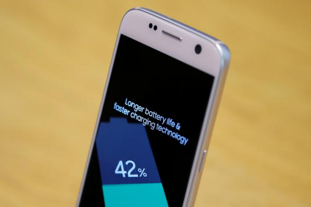 samsung electronics 039 galaxy s7 is displayed at its shop in seoul photo reuters samsung electronics 039 galaxy s7 is displayed at its shop in seoul photo reuters