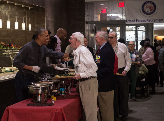 us president barack obama serves food to residents of the armed forces retirement home in washington dc on november 23 2016 on the eve of thanksgiving photo afp