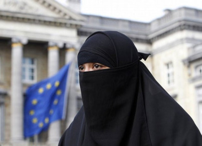 dutch lawmakers look into partial niqab ban