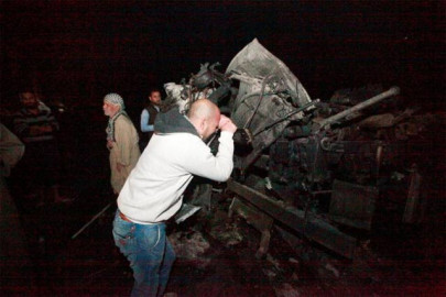 suicide truck bomb kills about 100 in iraq suicide truck bomb kills about 100 in iraq