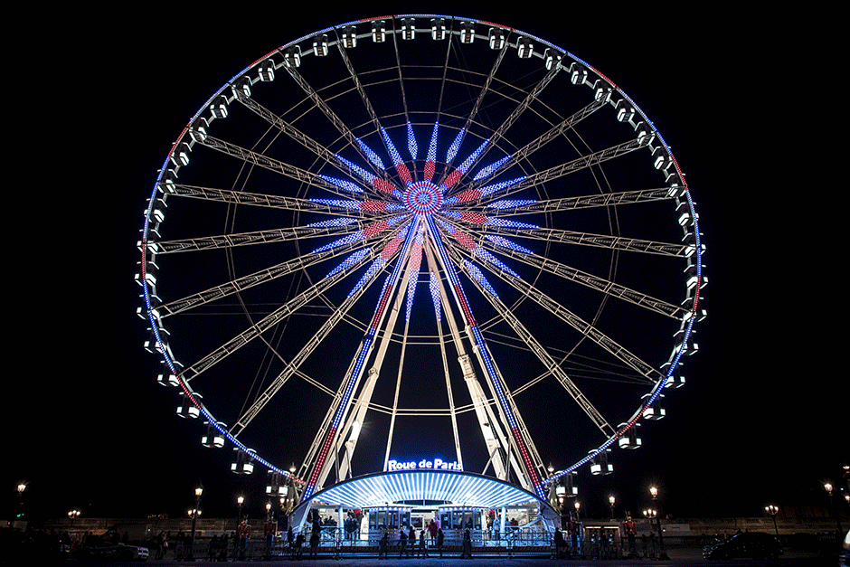 this picture taken in paris shows the ferris wheel set on the place de la concorde on the day fairground stallhorders blocked the access to the area to protest against the request from the state to remove it photo afp