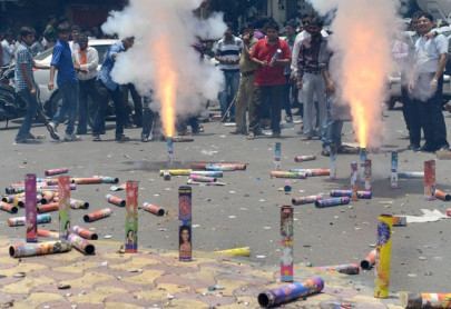 indian court bans firecracker sales in smog hit delhi
