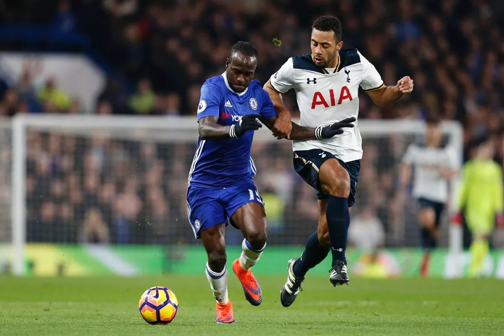 victor moses l tries to hold off mousa dembele at stamford bridge in london on november 26 2016 photo afp victor moses l tries to hold off mousa dembele at stamford bridge in london on november 26 2016 photo afp