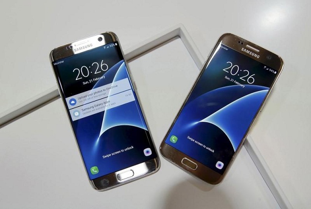 samsung s7 r and s7 edge smartphones are displayed after their unveiling ceremony photo reuters