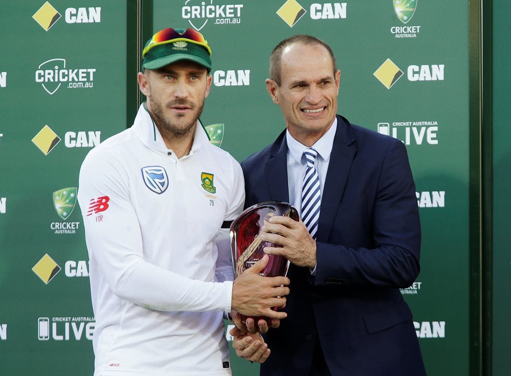 south africa 039 s captain faf du plessis l is presented with the test series trophy against australia by former south african cricketer kepler wessels photo reuters jason reed