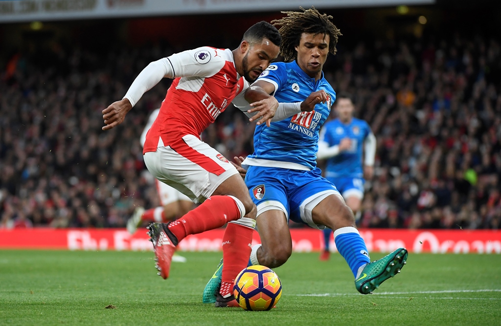 arsenal 039 s theo walcott in with bournemouth 039 s nathan ake photo reuters