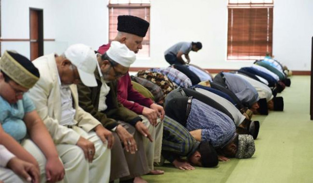 us muslims pray at a mosque in july 2016 in california where three mosques received pro donald trump hate laters calling muslims quot children of satan quot photo afp us muslims pray at a mosque in july 2016 in california where three mosques received pro donald trump hate laters calling muslims quot children of satan quot photo afp